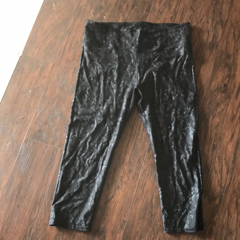 Fabletics salar powerhold capri, like new!